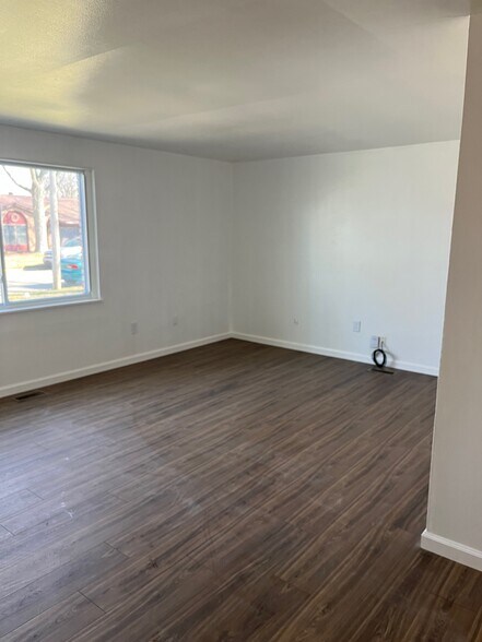 Building Photo - 43 Teri Dr