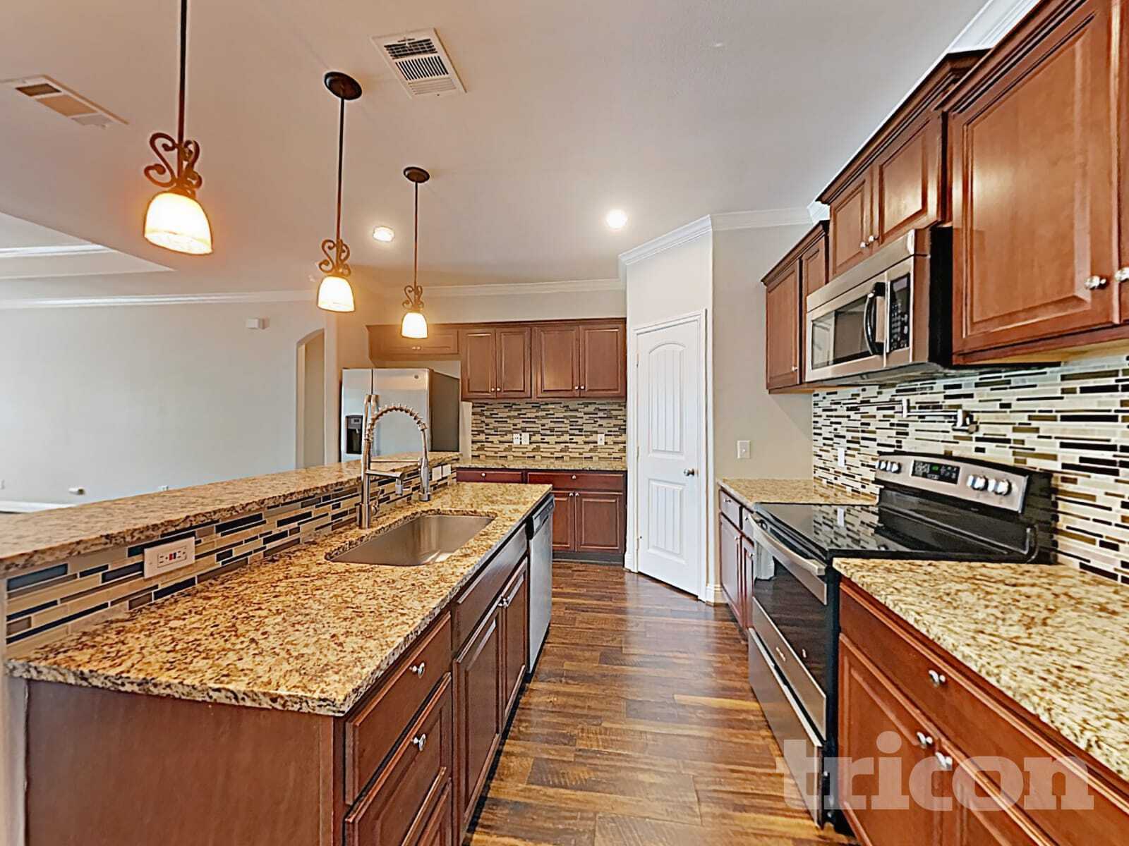 Building Photo - 1002 Woodcrest Dr