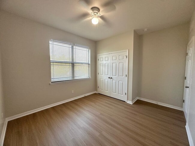 Building Photo - Fenced 3 Bed 2 Bath in SW Cape Coral Available Now!