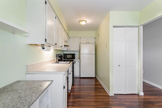 Building Photo - 617 Allenview Dr