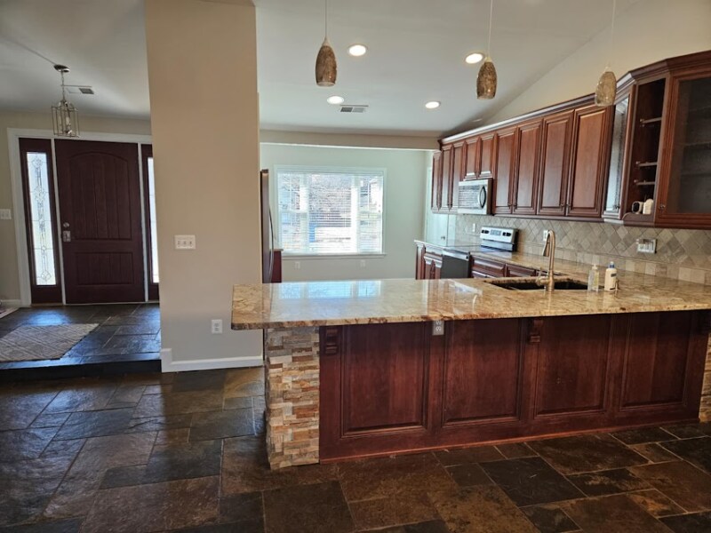 Building Photo - 310 Silver Ridge Dr
