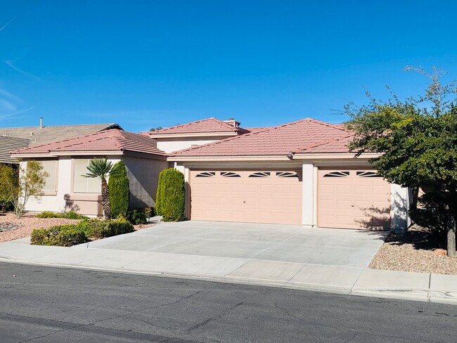 Building Photo - Beautiful home in Green Valley