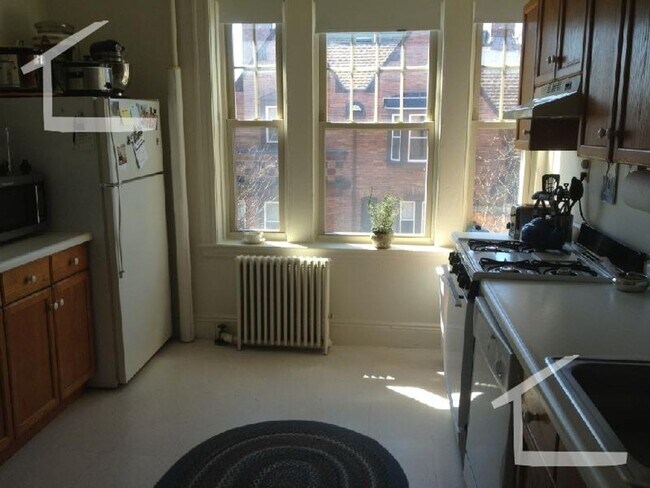 Building Photo - No Brokers fee, Ho Security Deposit, heat,...