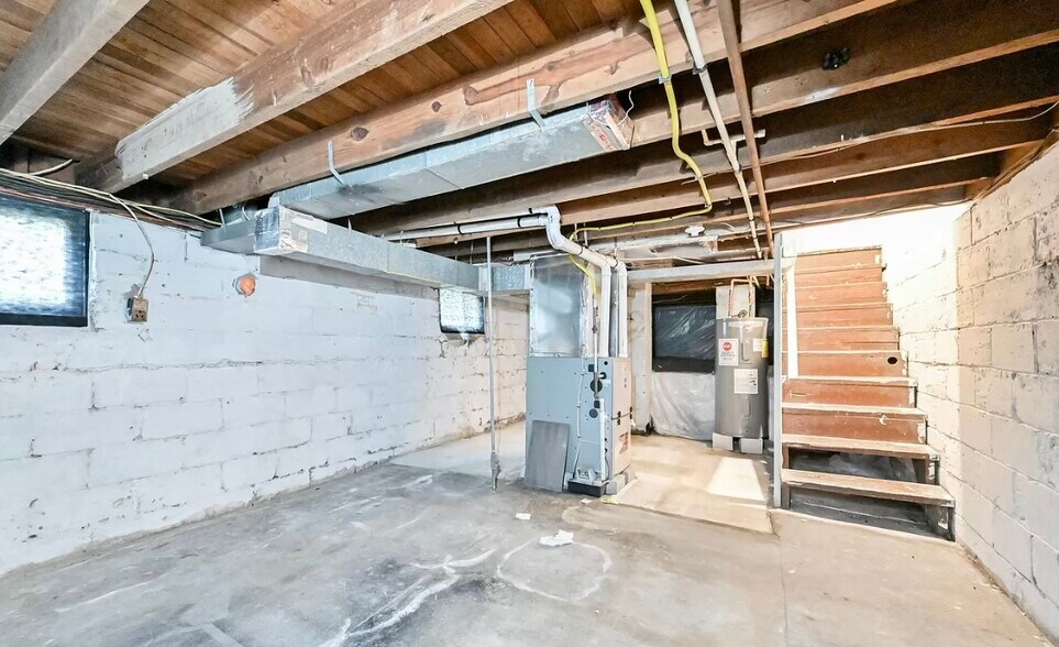 Building Photo - 606 Pine St