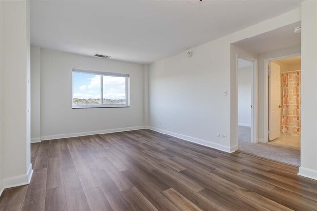 Building Photo - 1501 Clairmont Rd