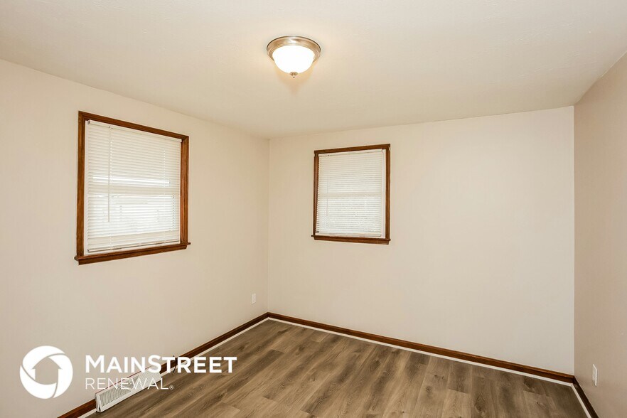 Building Photo - 3325 Loral Dr