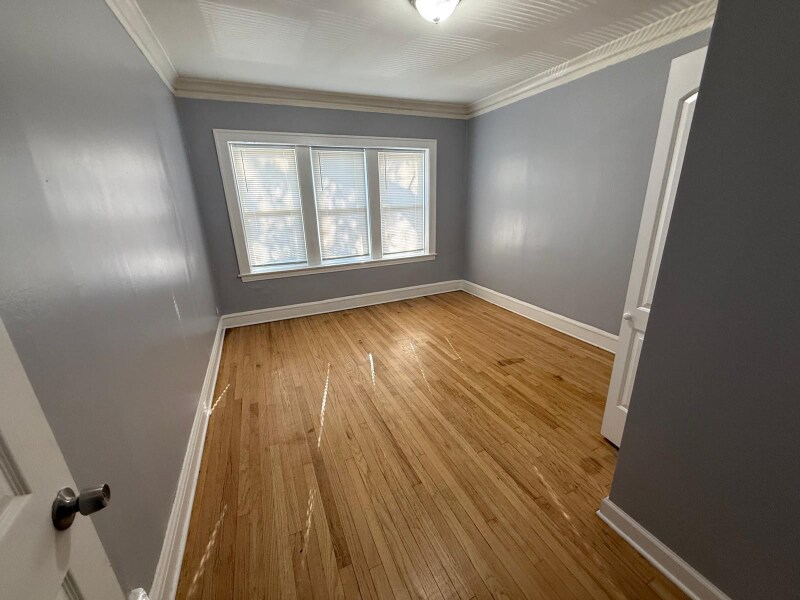 Building Photo - 650 N Lamon Ave