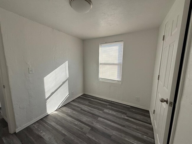 Building Photo - 4400 NE 16th Terrace