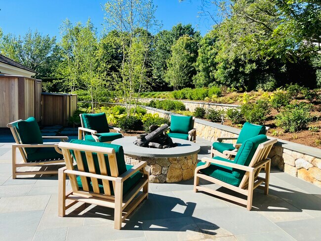 Building Photo - 3 Field Club Ln