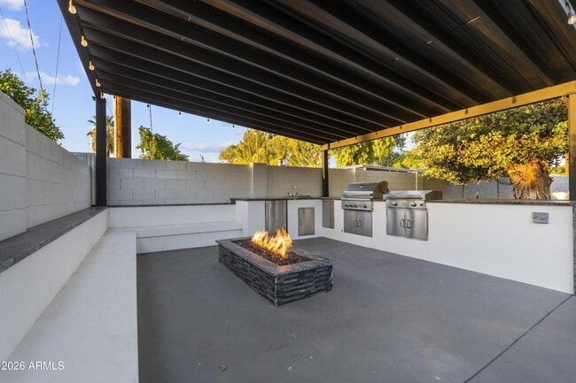 Building Photo - 3938 E Cheery Lynn Rd