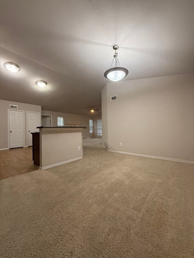 Building Photo - 2 BD with Garage - Dog Park - Resort Pool ...