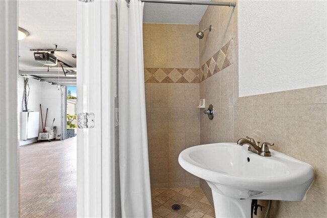 Building Photo - 4032 Westwood Dr