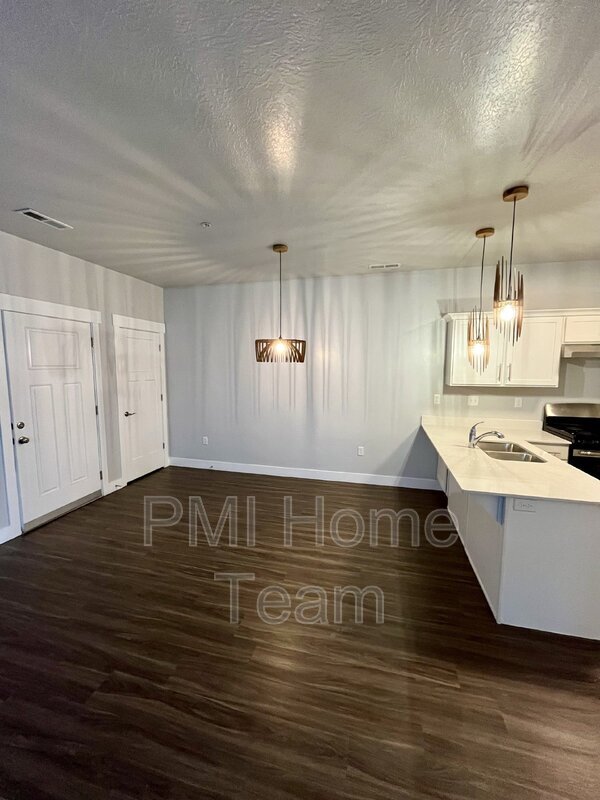 Building Photo - 14474 S Renner Ln