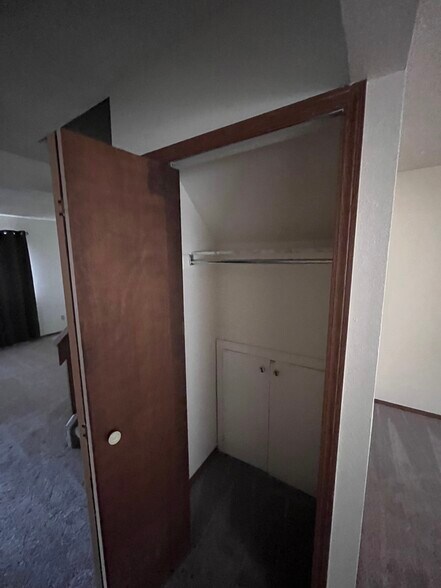 Storage Closet - 3714 Oro Blanco Dr