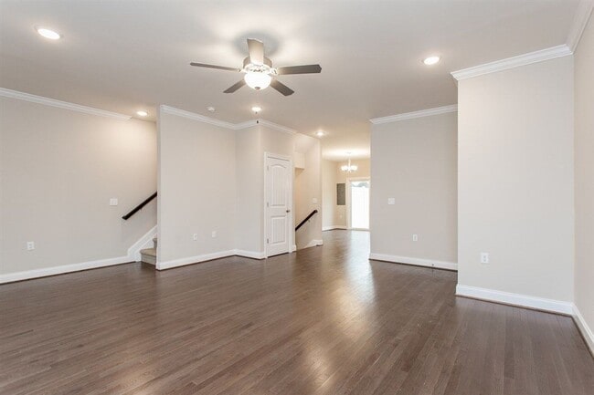 Building Photo - Modern Luxury Townhouse