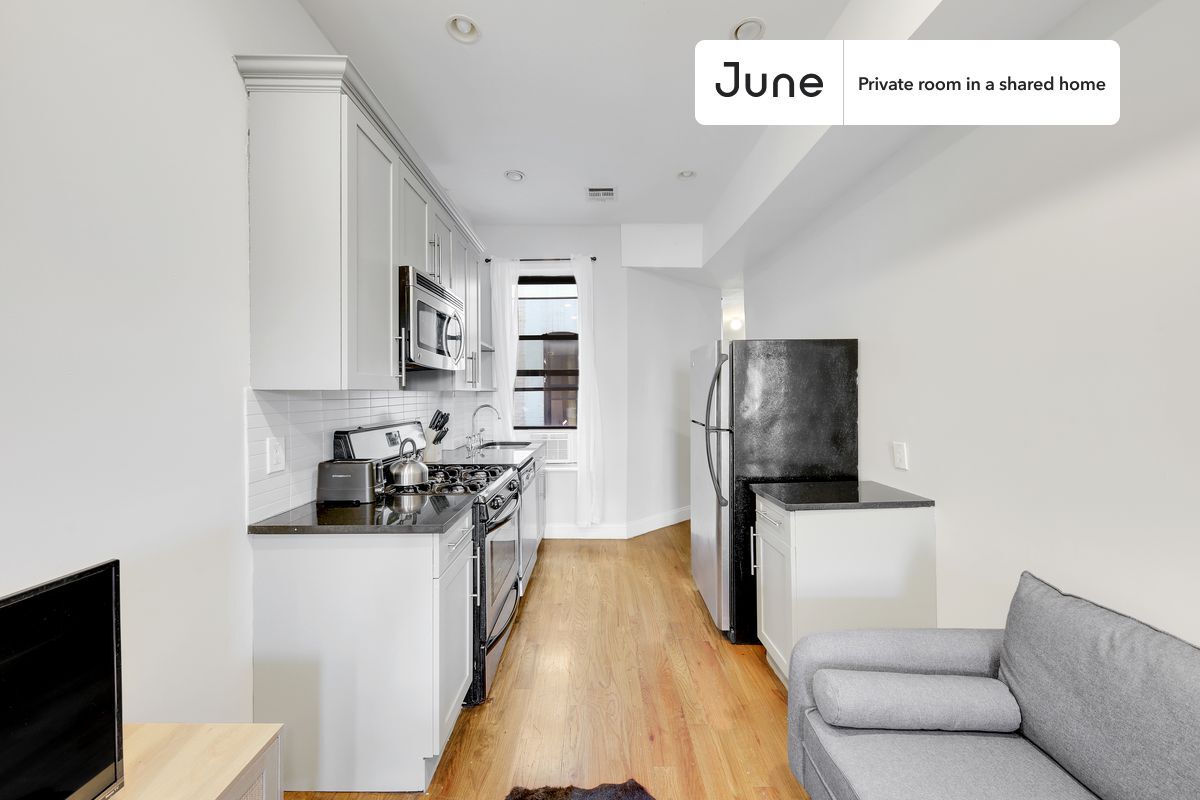 Building Photo - Room in Shared 4 bed/1 bath home