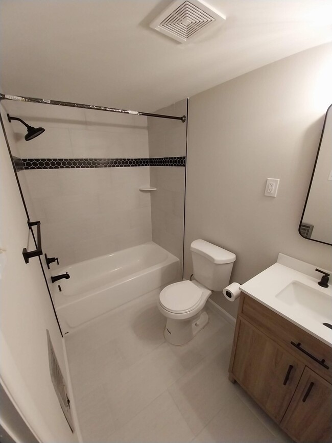 Building Photo - 27705 Valley Run Dr
