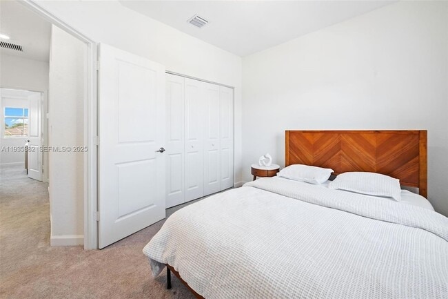 Building Photo - 2400 SE 29th St