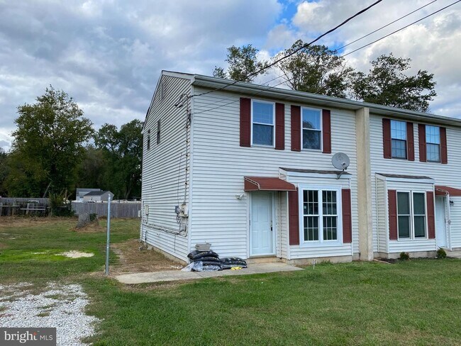 Building Photo - 566 Pleasant Dr