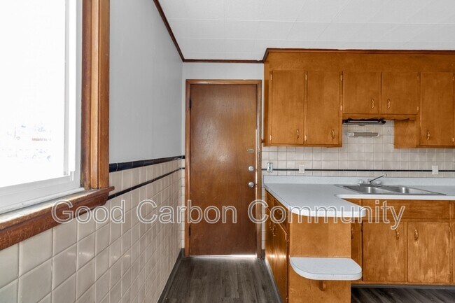 Building Photo - 765 Oliver St