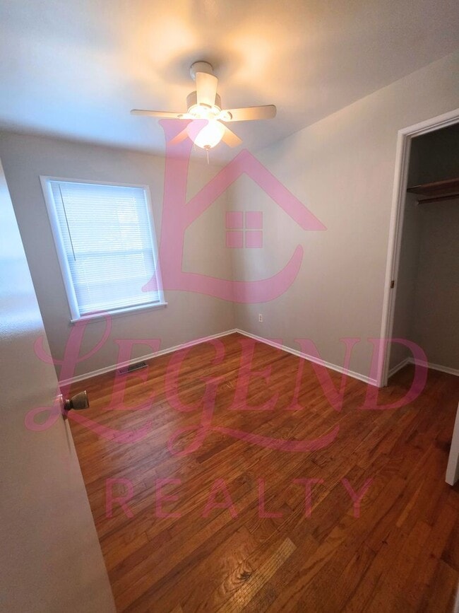 Building Photo - Your Next Home Awaits! 3 Beds, 2 Baths & T...