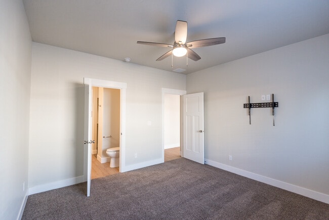 Building Photo - 304 Johnson Rd