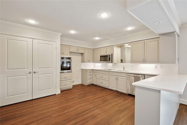 Building Photo - 9015 Villa Park Cir