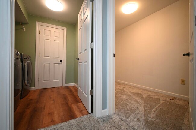 Building Photo - 5898 Ethan Dr