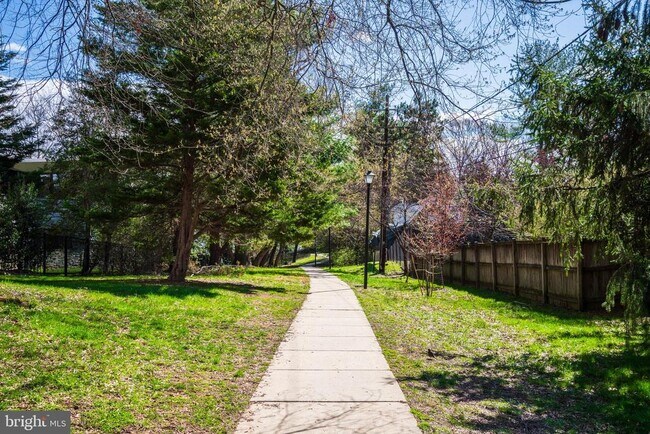 Building Photo - 5601 Beam Ct