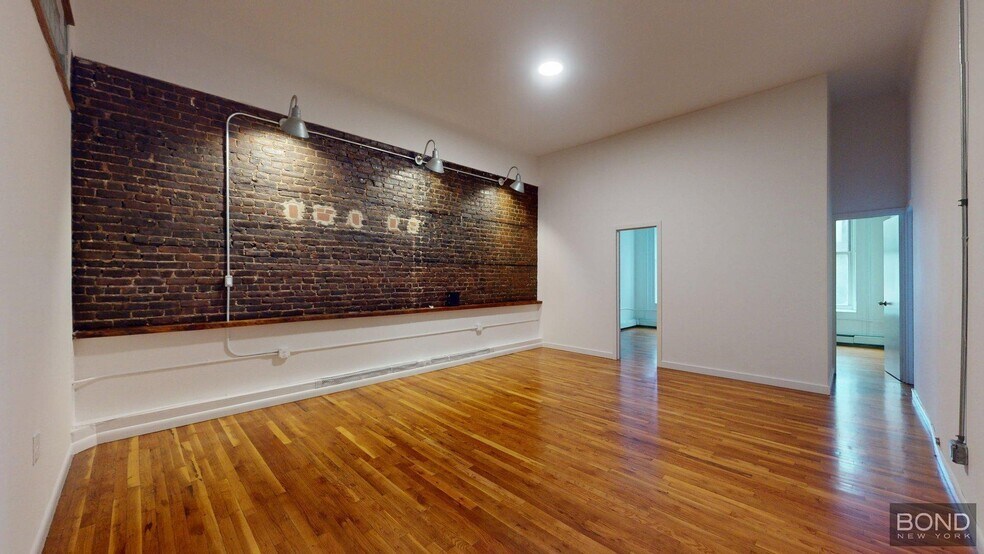 Primary Photo - 816 Broadway