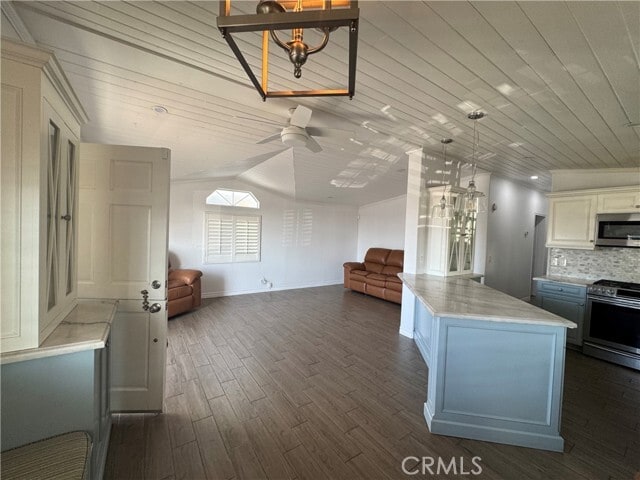 Building Photo - 21851 Newland St