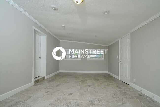 Building Photo - 3 Bedroom Pet-Friendly Home in Winter Haven, FL with Main Street Renewal