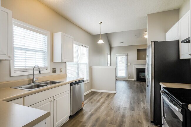 Building Photo - 108 Acropolis Pl