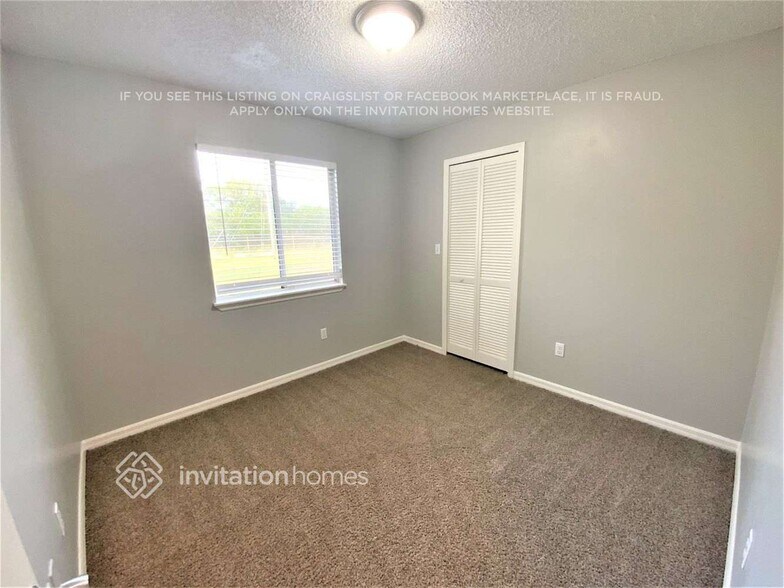 Building Photo - 1025 St Johns St SE