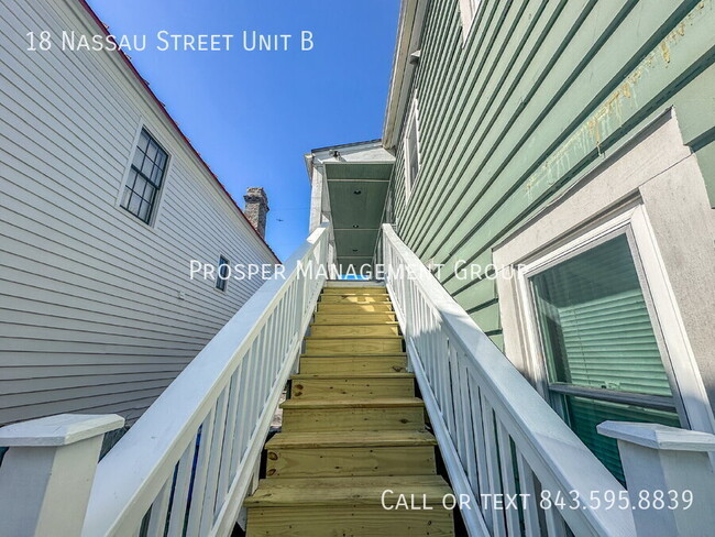 Building Photo - Bright & Spacious 1-Bedroom Upstairs Apart...