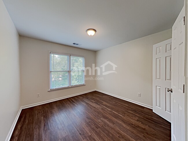 Building Photo - 1694 Lake Heights Cir