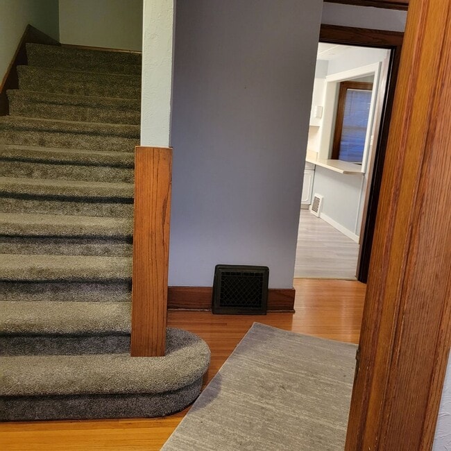 Building Photo - Historic, recently updated single-family h...