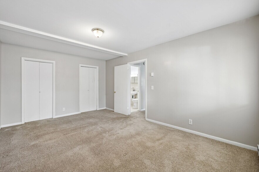 Building Photo - 550 Harding Plz