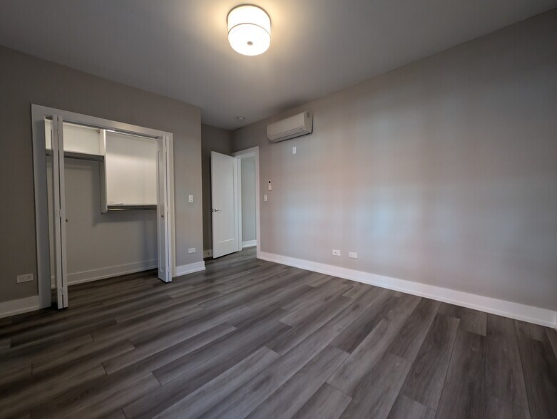 Building Photo - 3902 N Janssen Ave