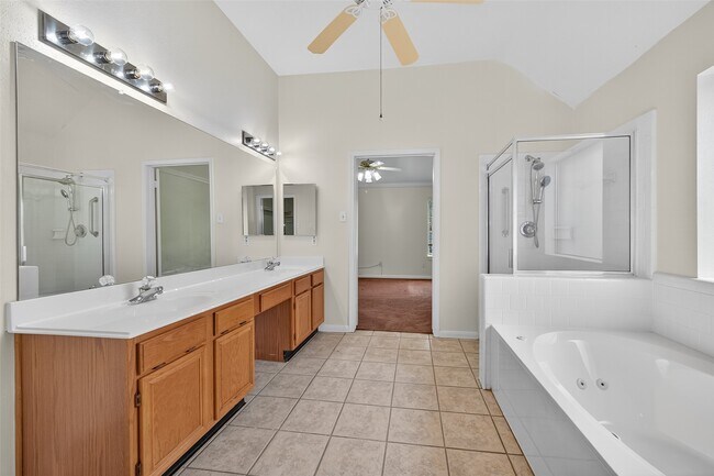 Building Photo - 914 W Peach Hollow Cir