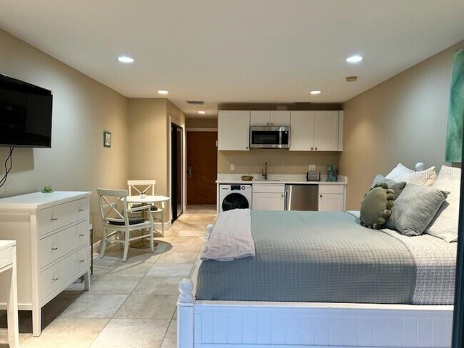 Building Photo - 29300 Bay Hollow Dr