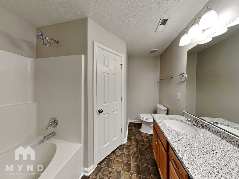 Building Photo - 2401 Pinyon St