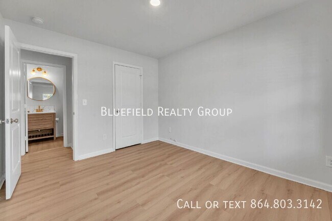 Building Photo - 815 Vanguard St
