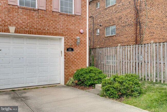 Building Photo - 2026 N Culpeper St