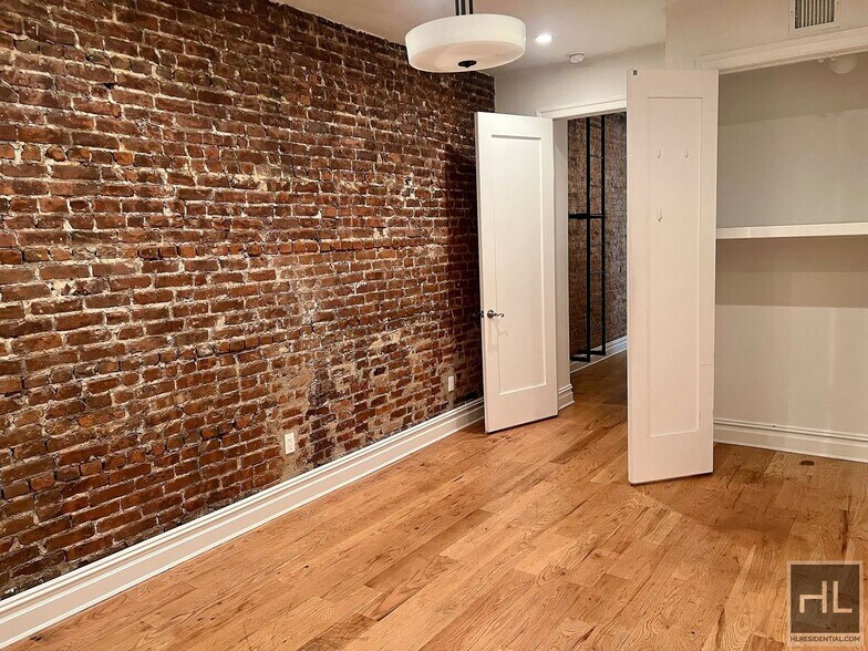 Building Photo - 6BR 3BA Historic Limestone Duplex In Crown...