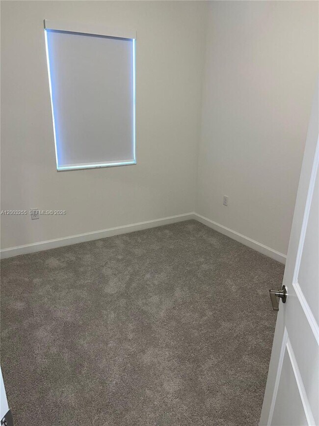 Building Photo - 2679 SE 25th Ter