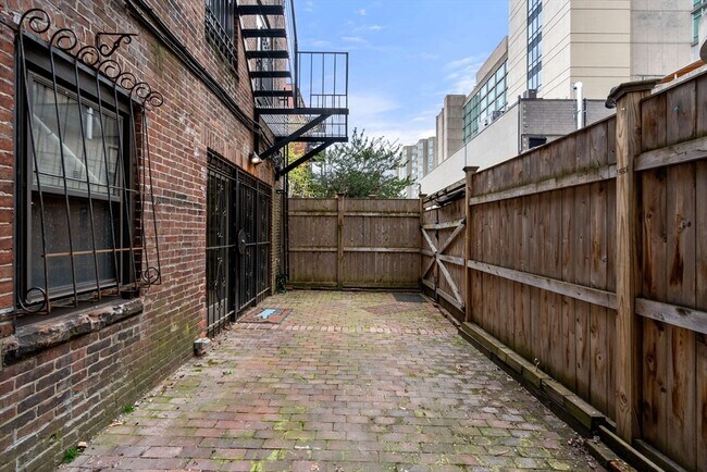 Building Photo - 69 St Botolph St
