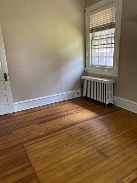 Second bedroom - 7936 Montgomery Ave