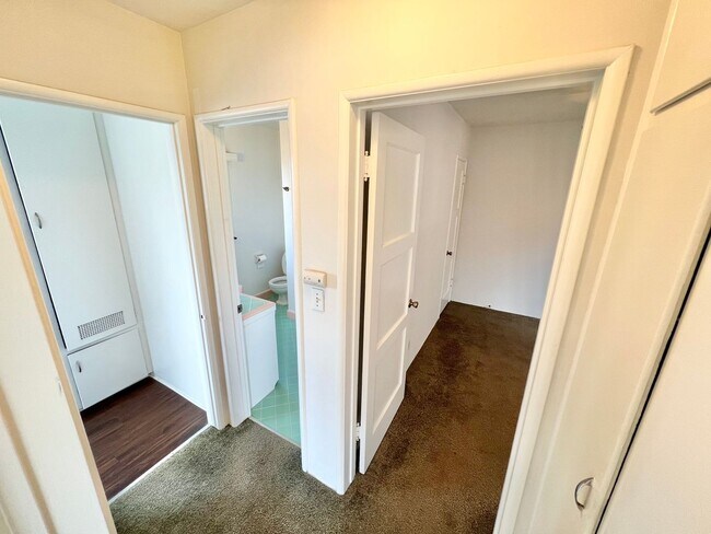 Building Photo - Granada Triplex