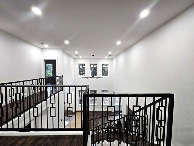 Building Photo - 14811 Wallach Dr